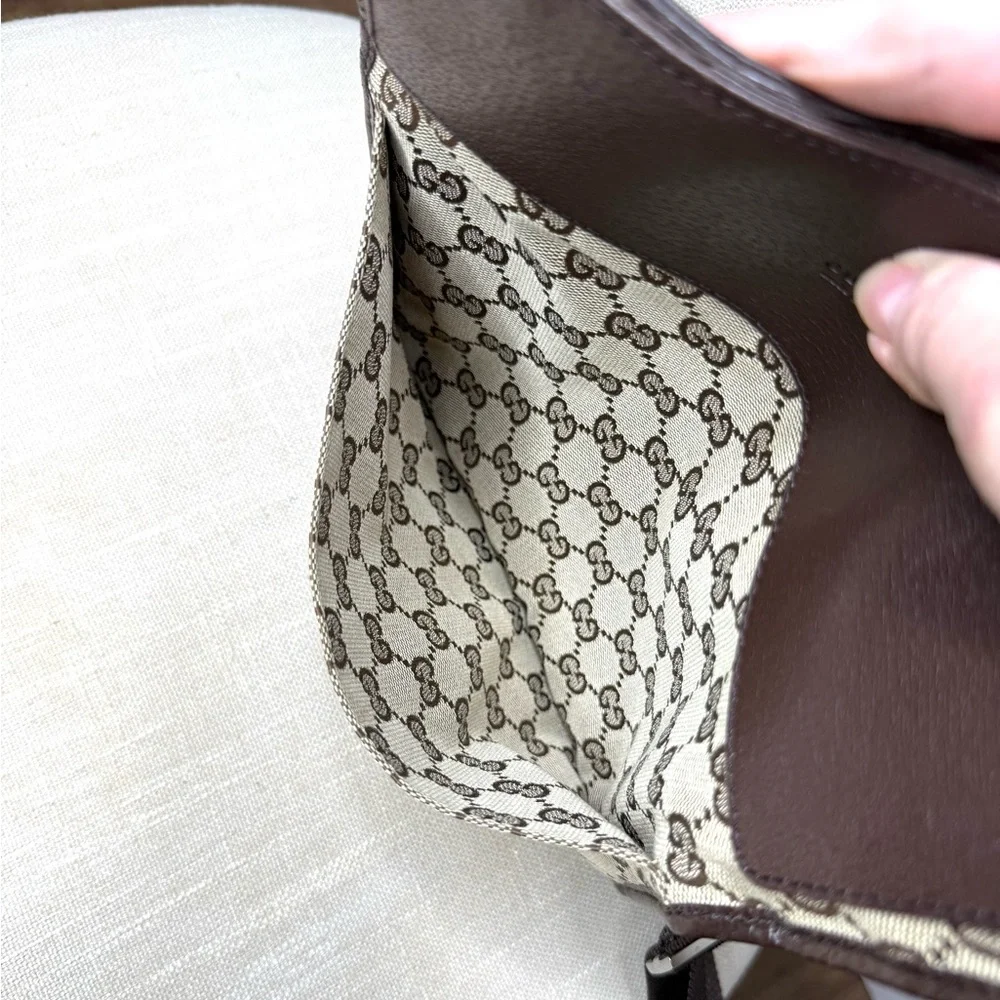 Authentic Gucci GG Canvas Flat Messenger Bag brown monogram canvas